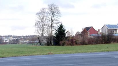 Bild: fpoz
Auf einem städtischen Grundstück (nach der Firma Stahlgruber) in Richtung Marktredwitz soll die Asylunterkunft entstehen.