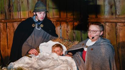 Bild: Petra Hartl
Auch in diesem Jahr gab es bei der Sorghofer Waldweihnacht wieder ein Krippenspiel.