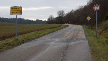 Bild: bnr
Die Sanierung der Straße von Pischdorf nach Enzelsbrerg wird im nächsten Jahr die größte Baumaßnahme der Gemeinde Guteneck.