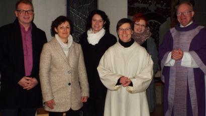 Bild: e
Von inks: Martin Meier, Carola Fuchs, Daniela Settele, Elisabeth Harlander, Sandra Haller, Pfarrer Wolfgang Bauer, es fehlt Anja Nicklas.