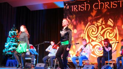 Bild: stg
Die "Irish Christmas" begeistert mit Gesang, Tanz und Geschichten in der Stadthalle Neustadt.