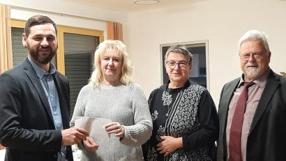 Bild: rgl
Freude über die Spende herrscht bei (von links): Peter Wasel, Luise Köllner, Ursula Müller, Pfarrer Arnold Pirner.