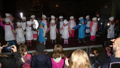 Bild: bk
Der Kinderchor singt "In der Weihnachtsbäckerei".