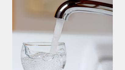 Bild: Roland Weihrauch/dpa
Damit das Wasser künftig auch zuverlässig aus dem Hahn kommt, sind etliche Arbeiten nötig.