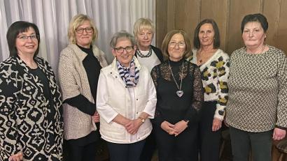 Bild: wee Weidner/exb
Monika Kick, Margareta Käsbauer, Waltraud Forster, Christa Büchner, Maria Nössner und Marga Luff (von rechts) werden von Vorsitzender Elisabeth Weidner (links) geehrt.