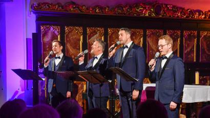 Bild: Petra Hartl
Ein stimmungsvolles Weihnachtskonzert gaben (von links) Daniel Hinterberger, Thomas A. Gruber, Benjamin Grund und Stephan Schlögl als "Stimmen der Berge" in der Kirche St. Marien in Sulzbach-Rosenberg.