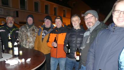 Bild: rn
Auch der Motorradclub zeigte seine Verbundenheit mit dem VW-Team und besucht die Party vor dem Rathaus.