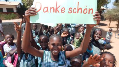 Bild: Socialis for the Gambia/exb
Socialis for The Gambia hilft seit vielen Jahren Kinder, jungen Erwachsene und Frauen in Gambia. Dafür werden Spenden benötigt.