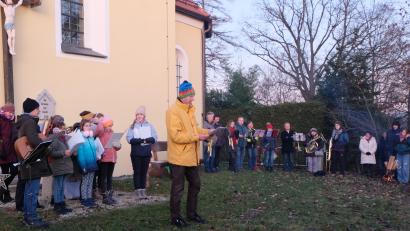 Bild: le
Eine gute halbe Stunde Weihnachtsstimmung brachten die verschiedenen Teilnehmer zur Waldweihnacht mit.