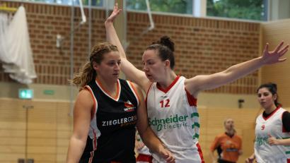 Bild: Dieter Jäschke
Monika Fohringer (links, im Spiel gegen Regensburg) steuerte in Marktheidenfeld zehn Punkte zum Neustädter Ergebnis bei.