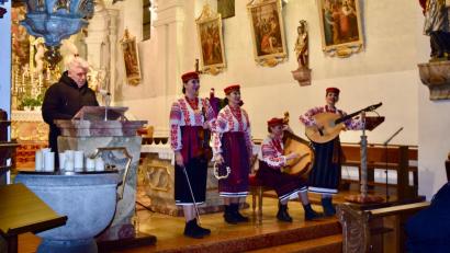 Bild: Enrico März/exb
Ein beeindruckendes Konzert geben die vier ukrainischen Profimusikerinnen der Gruppe "Dyvostruny" in der Luher Pfarrkirche. Die Besucher danken mit stehendem Applaus.