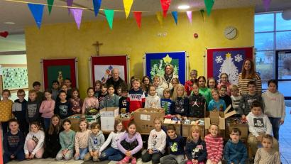 Bild: sei
In den vergangenen Tagen schleppten Schüler und Eltern immer viele Pakete und Tüten mit zur Schule. Es waren Spenden für die Manteler Tafel.