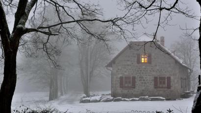 Archivbild: sds
Das Waldhaus im Steinwald ist die Kulisse für eine Rauhnachtsveranstaltung. Das im Wald gelegene frühere Forsthaus kann zu Fuß oder von Pfaben aus mit dem Shuttlebus erreicht werden.