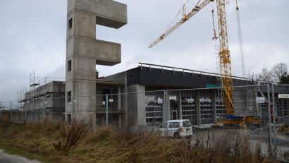 Bild: ak
Die Gemeinde nimmt für ihre Ortswehren das Angebot der Stadt Kemnath zur Mitbenutzung der Ausbildungsmöglichkeiten im neuen Feuerwehrgerätehaus Kemnath (Bild) an.