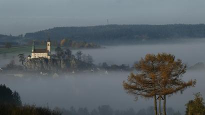 Bild: Josef Hartwig/exb
Das Siegerbild trägt den Titel "Pleystein im Morgennebel".