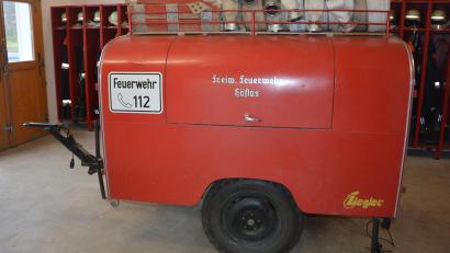 Bild: jr
Aus dem Jahr 1961 stammt dieser Tragkraftspritzenanhänger der Feuerwehr Höflas-Grün-Groppenheim, der durch ein neues Fahrzeug ersetzt wird.