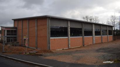 Bild: bnr
Die neue Mehrfachsporthalle wird mit einer PV-Anlage ausgestattet. Damit kann rund die Hälfte des gesamten Strombedarfs von Schule, Turnhalle und Mehrfachsporthalle gedeckt werden