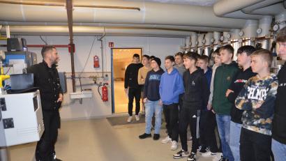 Bild: Realschule im Stiftland/exb
Jugendliche der Real- und Mittelschulen informierten sich über Berufe im Handwerk, in der Industrie, bei Dienstleistern oder über schulische Weiterbildungsmöglichkeiten.