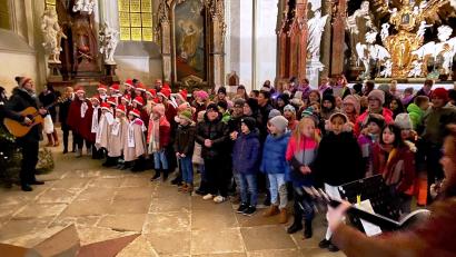 Bild: sm
Rund 100 Kinder beteiligten sich mit einem vielfältigen Programm mit ihren Lehrern am Weihnachtskonzert in Kladruby.