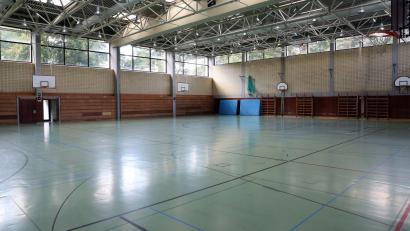 Archivbild: Gerhard Götz
Die Turnhalle des Gymnasiums Neustadt/WN vor der Sanierung.