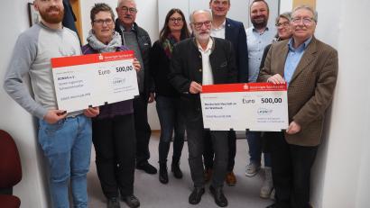 Bild: krb
Jeweils 500 Euro gehen an den Verein Bonsai und an die Musikschule Neustadt.