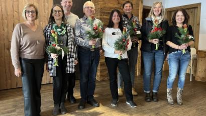 Bild: u
Die Selbsthilfegruppe Krebskranker Kinder Amberg-Sulzbach feierte 20-Jähriges (von links): Vorsitzende Petra Waldhauser würdigte die Gründungsmitglieder Ulrike Zitzmann, Marco Kind, Thomas Sperber, Petra Illing, Christian Segerer, Andrea Segerer und Uschi Utz.