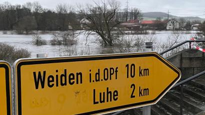 Bild: Stefan Zaruba
Auch in Luhe-Wildenau im Landkreis Neustadt W/N ist der Pegel über die Ufer gestiegen.
