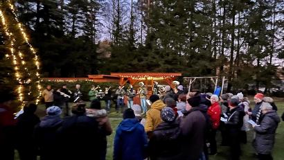 Bild: R. Kreuzer
Der evangelische Posaunenchor Neunkirchen spielt bei der Weihnachtsfeier des BVS.