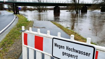 Bild: Lowak
Der Rad- und Fußweg von Neustadt/WN Richtung Hammerharlesberg ist wegen Hochwasser gesperrt.