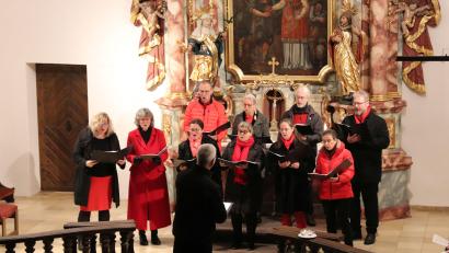 Bild: cog
Mit deutschen und internationalen Liedern stimmte der Spaßchor in der Spitalkirche auf Weihnachten ein.