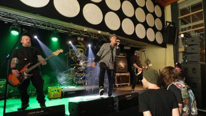 Bild: Wolfgang Steinbacher
Die Amberger Punk-Rock-Urgesteine von Special-Gue$t beim Christmas Rumble im Casino-Saal.