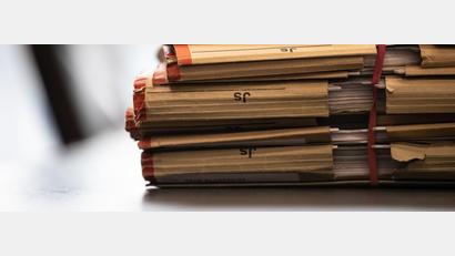 Symbolbild: Swen Pförtner/dpa/Symbolbild
In Amberg nutzte ein Strafgefangener mit bisher 16 Vorstrafen eine Berufung vor Gericht, um einen "Ausflug" machen zu können.