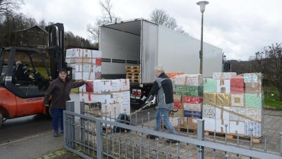 Bild: bey
178 Pakete aus Pleystein gehen auf die Reise nach Rumänien.