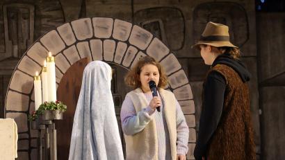 Bild: Thomas Held
Das Krippenspiel der Pfarrei St, Michael Amberg hat nichts von seiner Anziehungskraft verloren. Zu den beiden Vorführungen kamen fast 1000 Zuschauer.