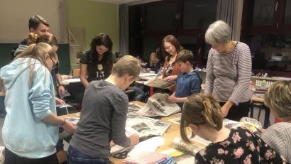 Bild: Mittelschule Waldsassen/exb
"Wert(e)papiere" lautete das Motto bei der jüngsten Aktion der Eltern-Kind-Akademie an der Mittelschule Waldsassen.