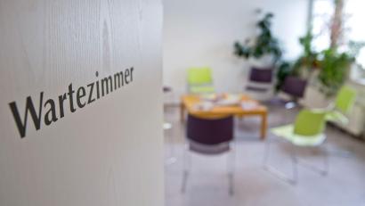 Bild: Daniel Karmann/dpa
Aus Protest könnten einige Hausarzt- und Facharztpraxen von Mittwoch bis Freitag geschlossen bleiben.