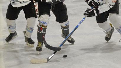 Symbolbild: Andreas Brückmann
Die 1b des 1. EV Weiden kassierte in der Eishockey-Bezirksliga eine heftige Klatsche gegen Straubing.