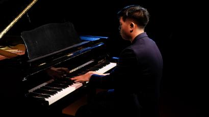 Bild: Andreas Billner/exb
David Bui (11a) interpretierte virtuos den Liebestraum Nr. 3 von Franz Liszt.