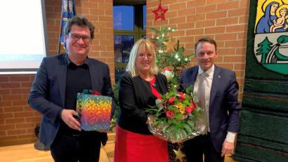 Bild: jak
Oberbürgermeister Jens Meyer (rechts) verabschiedet in der letzten Stadtratssitzung des Jahres Baudezernent Oliver Seidel und Stadtkämmerin Cornelia Taubmann.