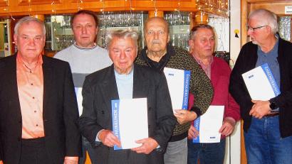 Bild: Gemeinde Kulmain/exb
Auch Bürgermeister Günter Kopp (von links) gratulierte den Geehrten Gerhard Prechtl, Georg Schroll, Hans Kreuzer, Joachim Reger und Norbert Stahl.