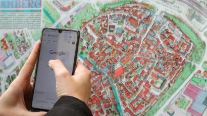 Bild: Wolfgang Steinbacher
Behördengänge erledigen, einen Parkplatz finden oder eine Busverbindung prüfen: In einer Smart City reicht dafür ein Smartphone.