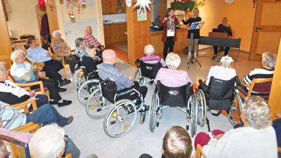 Bild: whü/exb
Im Luise-Elsässer-Haus gab es ein Weihnachtskonzert für die Senioren.