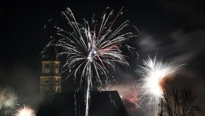 Archivbild: Petra Hartl
Wenn das Wetter mitspielt, wird es auch in der Silvesternacht von Sonntag auf Montag wieder so in Amberg aussehen. In der Hoffnung, dass auch alles friedlich und verletzungsfrei abläuft.