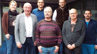 Bild: e
Bei der Ehrung und der Verabschiedung dabei waren Peggy Kunstmann (von links), Roland Strehl, Alexander Greiner, Josef Knorr, Wolfgang Roggenhofer, Helmut Schlosser und Michael Reindl.