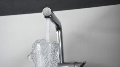 Symbolbild: Petra Hartl
Der Kubikmeter Wasser kostet im Bereich der Illschwang-Gruppe vom 1. Januar 2024 an 48 Cent mehr.