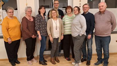 Bild: bjp
Großteils unverändert bleibt das Leitungsteam der Pressather Arbeiterwohlfahrt, die von Birgit Baller und Sabine Eichermüller (Vierte und Dritte von links) geleitet wird. Um die Finanzen kümmert sich Bernhard Eichermüller (Zweiter von rechts).