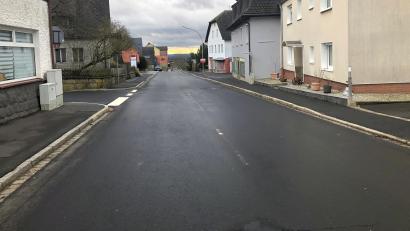 Bild: wro
Bevor die Marienstraße (zugleich Staatsstraße 2170) saniert werden kann, müssen erst die Wasser- und Kanalleitungen ausgetauscht werden.