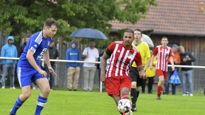 Archivbild: Hubert Ziegler
Julian Ceesay (rechts) wird in der kommenden Saison gleichberechtigter Trainer beim SV Inter Bergsteig Amberg neben Helmut Jurek.