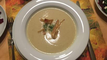 Bild: ihl
Das Topping gibt der Pastinakensuppe den letzten Schliff.