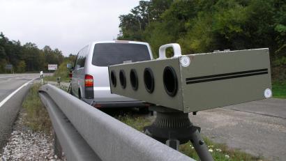 Symbolbild: Polizei
Ein 30-Jähriger ist mit 204 km/h von der Polizei geblitzt worden. An der Messstelle auf der A9 gilt ein Tempolimit von 100 km/h.